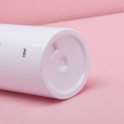les bouteilles du conditionnement en plastique 150ml ont givré la couleur adaptée aux besoins du client claire avec le chapeau d'or d'Alu