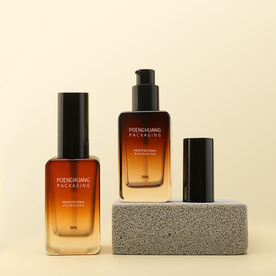 emballage carré de soins de la peau de la base 30ml de bouteille d'or de pompe en verre de lotion