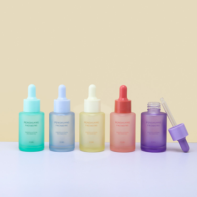 Le compte-gouttes en verre de empaquetage givré d'huile essentielle de sérum de cosmétique en verre coloré de bouteille met 30ml en bouteille