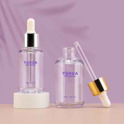le sérum 50ml vide met la bouteille en bouteille de compte-gouttes d'emballage de soins de la peau d'huile essentielle