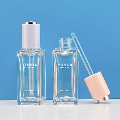 le conditionnement en plastique 50ml met la bouteille en bouteille claire de compte-gouttes de sérum de presse de bouton poussoir de torsion