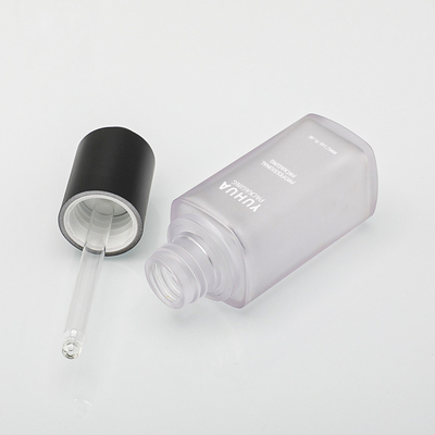 Sérum vide de bouteille de compte-gouttes d'huile essentielle empaquetant la bouteille en plastique 30ml