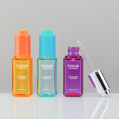 Sérum vide de bouteille de compte-gouttes d'huile essentielle empaquetant la bouteille en plastique 30ml