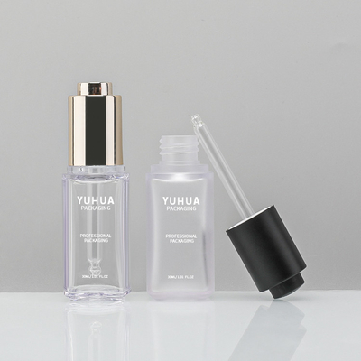 Sérum vide de bouteille de compte-gouttes d'huile essentielle empaquetant la bouteille en plastique 30ml