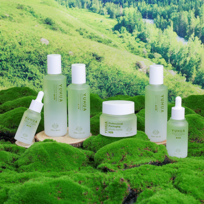 La bouteille cosmétique de sérum de PETG 50ml a adapté Logo Skincare Jar aux besoins du client