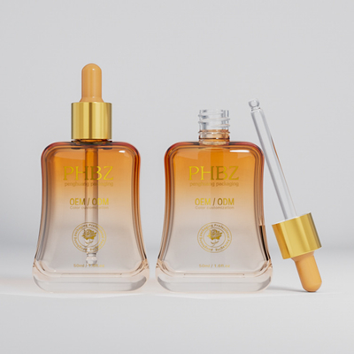 Bouteille de sérum d' huile d' essence de 50 ml dans un emballage de soins de la peau avec sérigraphie