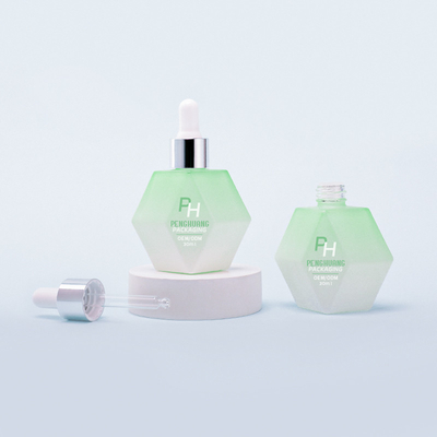 Bouteilles à goutte à goutte de sérum en verre vert glacé de forme unique personnalisées Bouteille d'huile essentielle de 30 ml