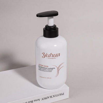 Bouteille cosmétique en PET ronde de 500 ml fabriquée à partir de matériaux recyclables pour soutenir les initiatives d'emballage durable dans le domaine des cosmétiques