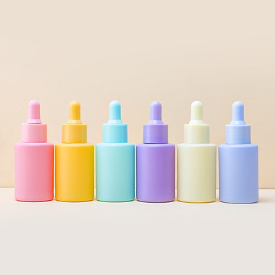 Le compte-gouttes en verre bleu de sérum de couleur de ciel met l'huile en bouteille de cheveux empaquetant 30ml