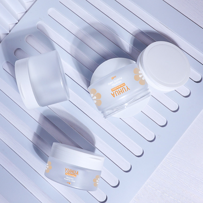 Le conditionnement en plastique réutilisé d'ANIMAL FAMILIER cogne l'emballage cosmétique des soins de la peau 480g