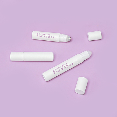 petit pain en plastique de 10ml 15ml pp sur le logo adapté aux besoins du client par couleur blanche de bouteille