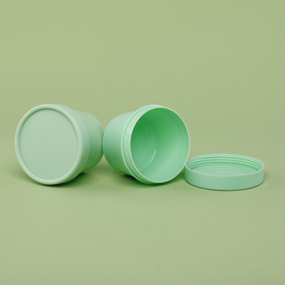 les pots du conditionnement en plastique 100g font face à l'ANIMAL FAMILIER cosmétique de couvercle à visser de conteneur de soin réutilisé