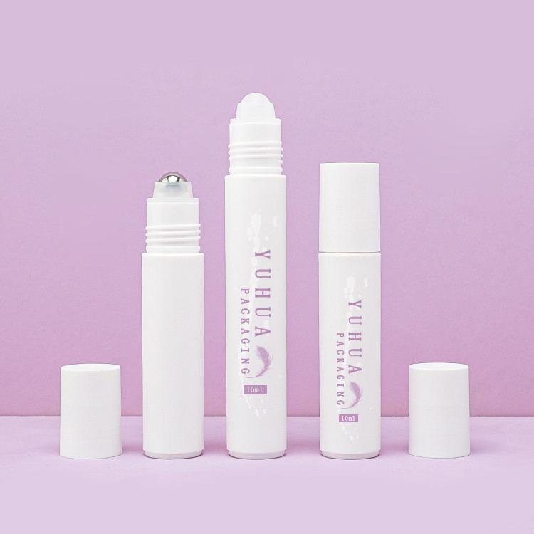 petit pain en plastique de 10ml 15ml pp sur le logo adapté aux besoins du client par couleur blanche de bouteille