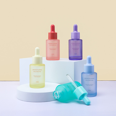le compte-gouttes du sérum 30ml met l'huile en bouteille essentielle en verre de empaquetage givrée de soins de la peau colorés