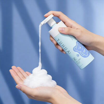 Emballage en plastique Bouteilles en mousse adaptées aux produits cosmétiques dotées d'une conception à capuche à vis et d'une compatibilité avec l'impression à écran de soie