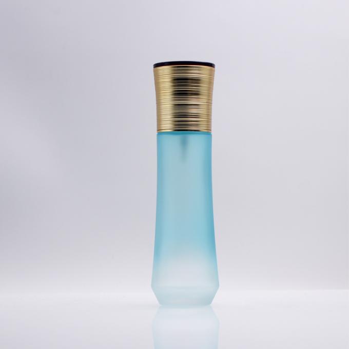 Bouteilles cosmétiques en verre vides bleues de peinture de la lotion 100ml de pompe avec la vente en gros de chapeau d'or pour des soins de la peau